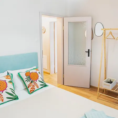 за гости ирис Iris Guest