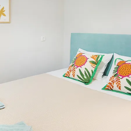 за гости ирис Iris Guest Apartment *